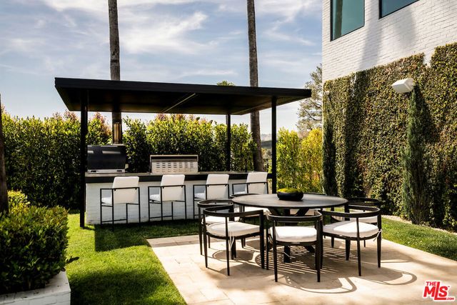 10932 Savona Road, Los Angeles, CA 90077