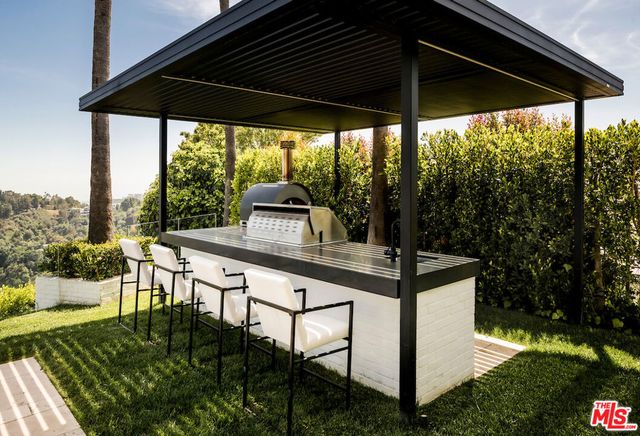 10932 Savona Road, Los Angeles, CA 90077