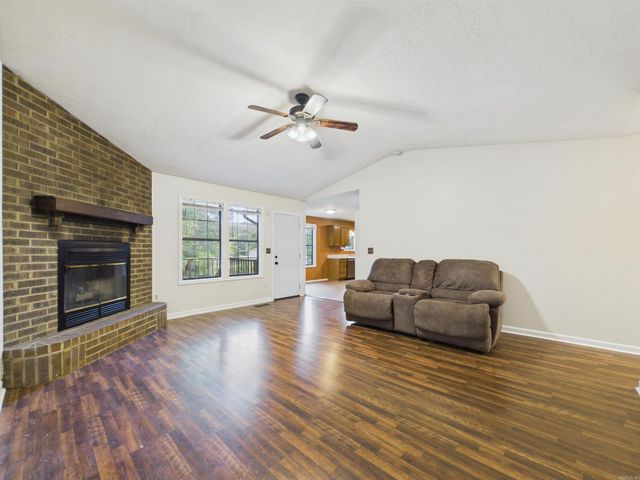 40 Chimney Rd, Batesville, AR 72501