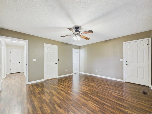 40 Chimney Rd, Batesville, AR 72501