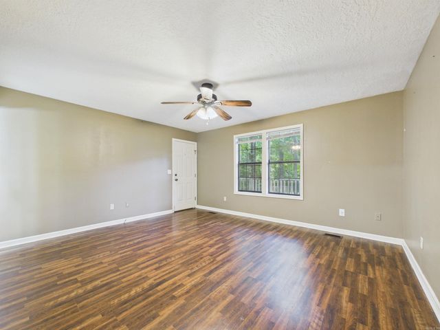 40 Chimney Rd, Batesville, AR 72501