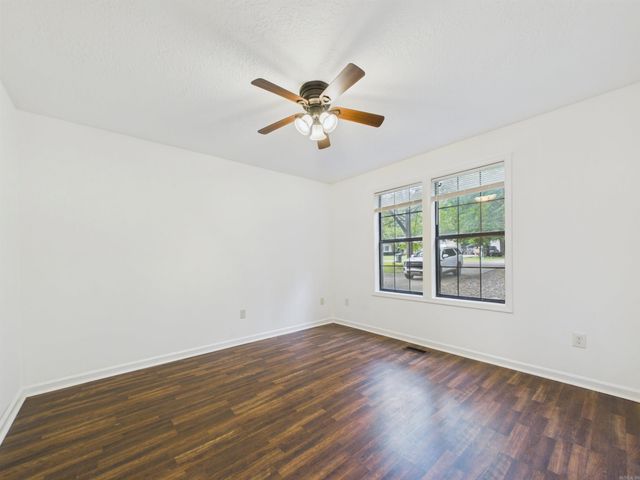 40 Chimney Rd, Batesville, AR 72501