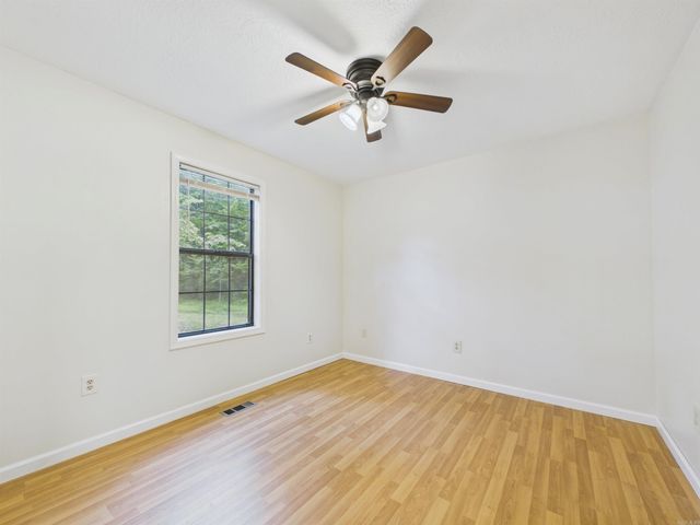 40 Chimney Rd, Batesville, AR 72501