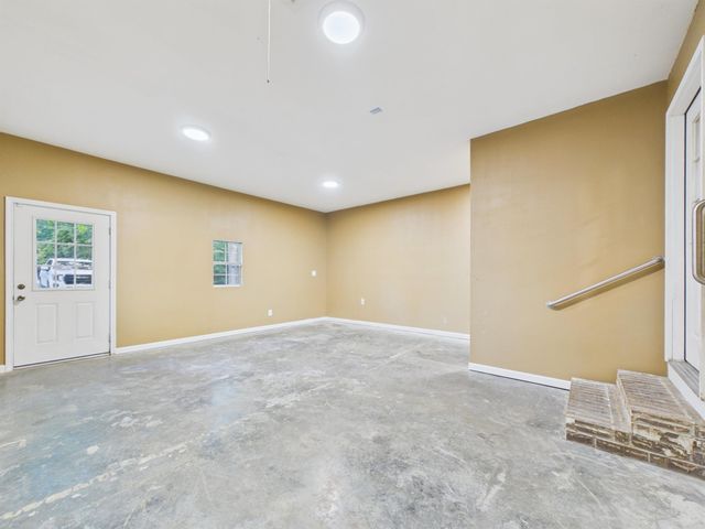 40 Chimney Rd, Batesville, AR 72501