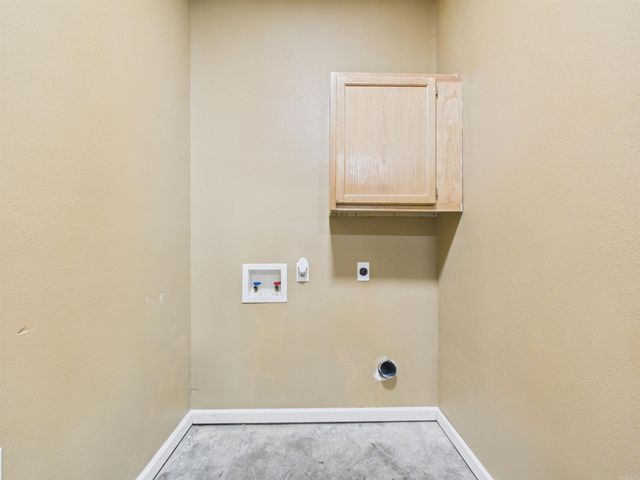 40 Chimney Rd, Batesville, AR 72501