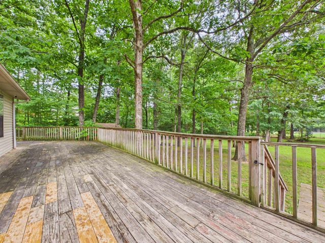40 Chimney Rd, Batesville, AR 72501