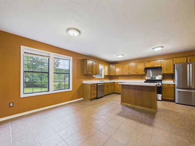 40 Chimney Rd, Batesville, AR 72501