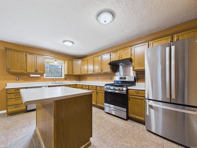 40 Chimney Rd, Batesville, AR 72501