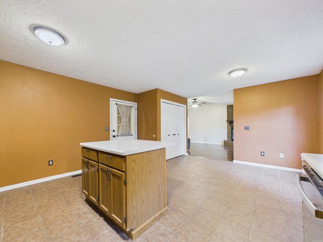 40 Chimney Rd, Batesville, AR 72501
