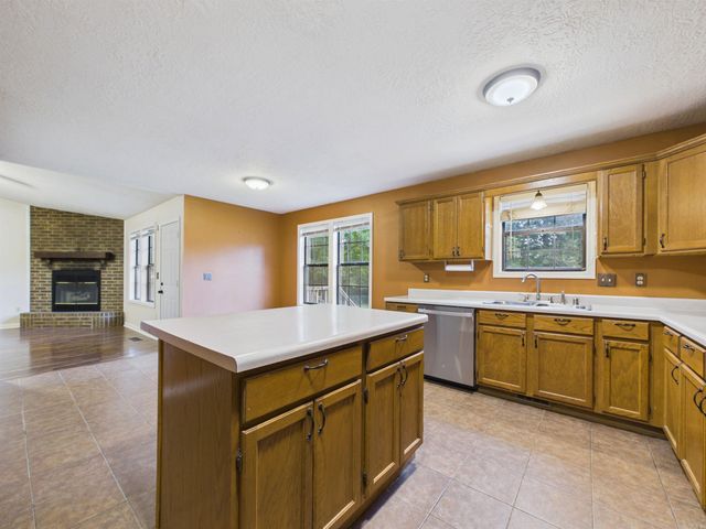 40 Chimney Rd, Batesville, AR 72501