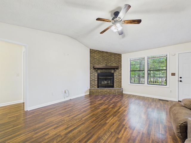40 Chimney Rd, Batesville, AR 72501