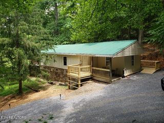 1110 S Spring Hollow Rd, Sevierville, TN 37876