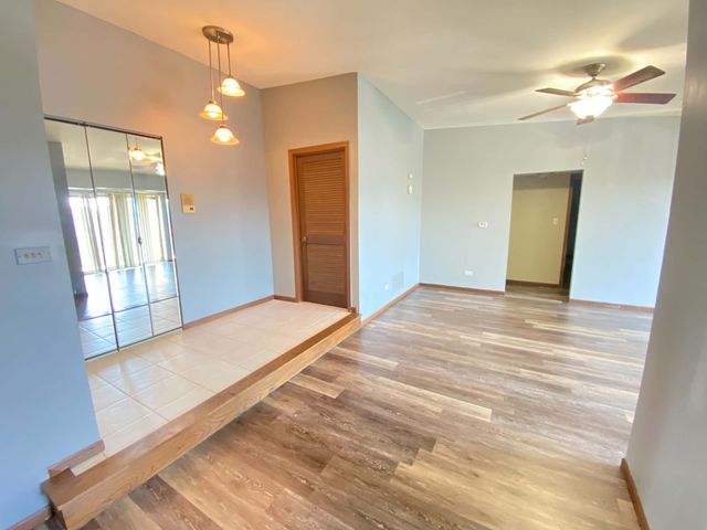 13933 LARAMIE Avenue 217, Crestwood, IL 60418
