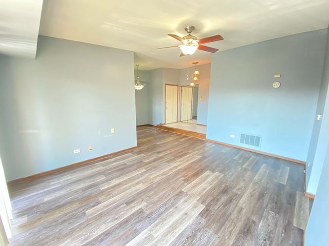 13933 LARAMIE Avenue 217, Crestwood, IL 60418