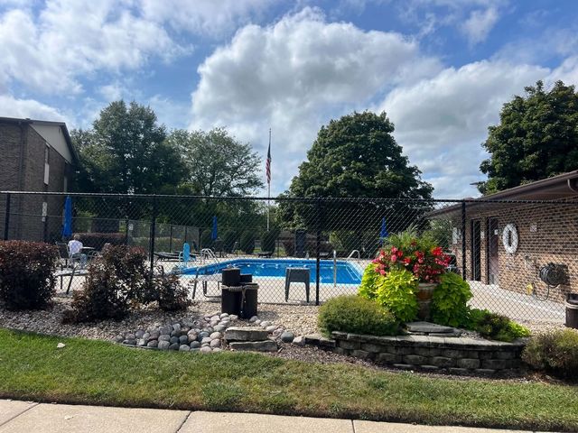 13933 LARAMIE Avenue 217, Crestwood, IL 60418