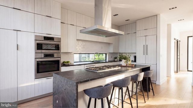 1522 FOXHALL RD NW, Washington, DC 20007