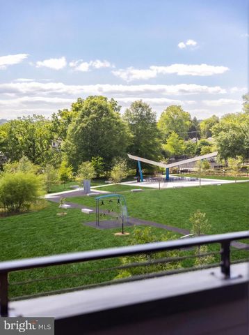 1522 FOXHALL RD NW, Washington, DC 20007