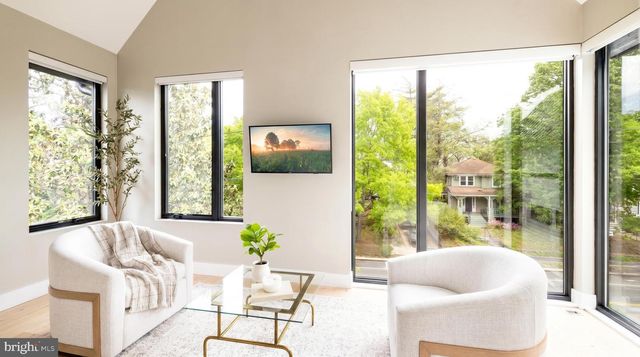 1522 FOXHALL RD NW, Washington, DC 20007