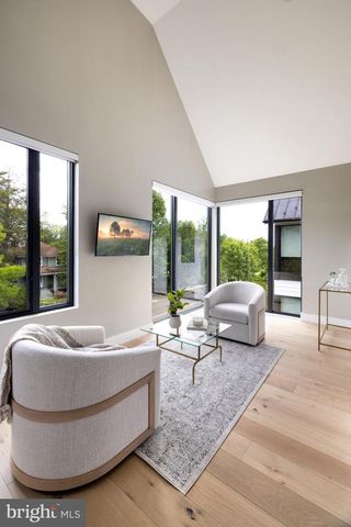 1522 FOXHALL RD NW, Washington, DC 20007