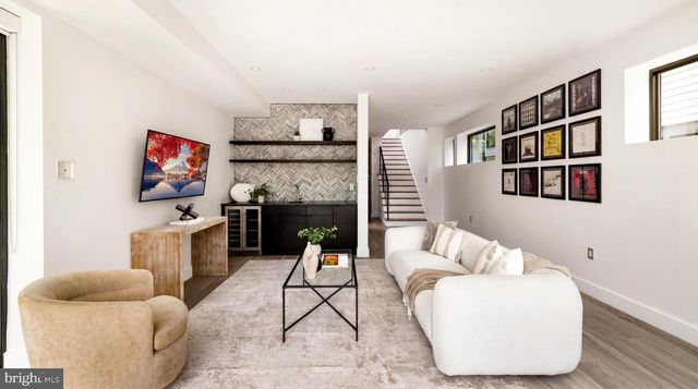 1522 FOXHALL RD NW, Washington, DC 20007