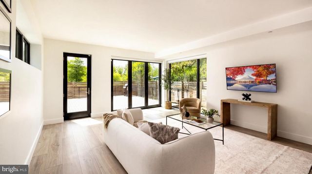 1522 FOXHALL RD NW, Washington, DC 20007