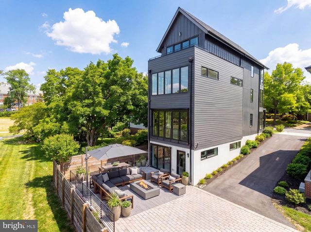 1522 FOXHALL RD NW, Washington, DC 20007