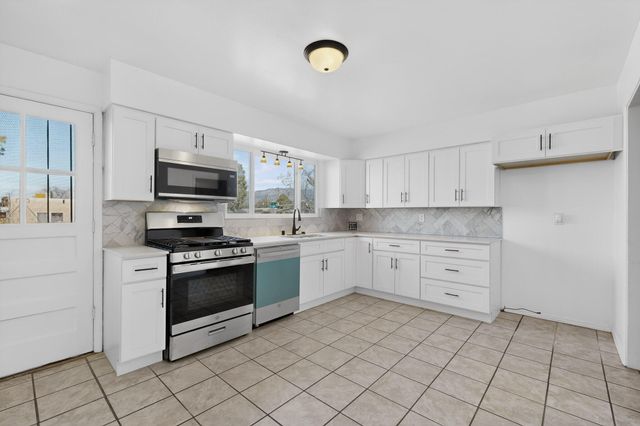 1317 Kentucky Street NE, Albuquerque, NM 87110