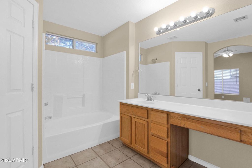 Image 13 of property listing at 20422 N 30TH Place, Phoenix, AZ 85050