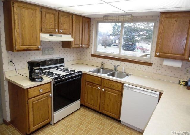 720 SHELLEY Drive, Rochester Hills, MI 48307