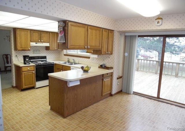 720 SHELLEY Drive, Rochester Hills, MI 48307