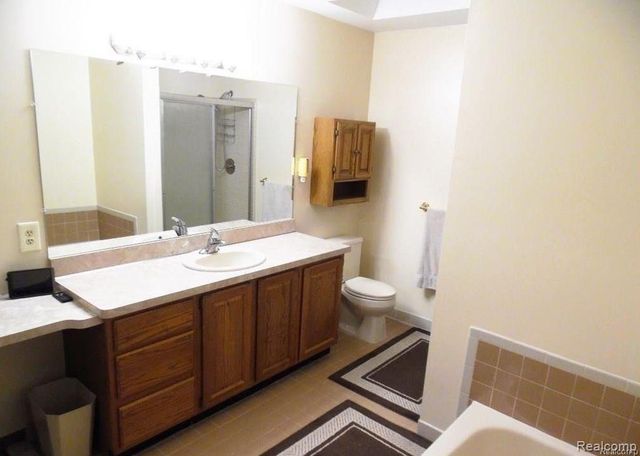 720 SHELLEY Drive, Rochester Hills, MI 48307