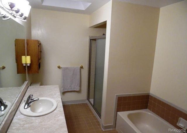 720 SHELLEY Drive, Rochester Hills, MI 48307