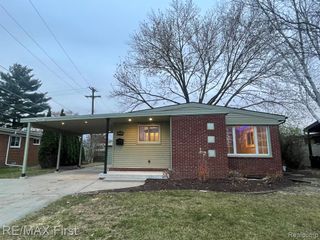 22542 Sunnyside Street, Saint Clair Shores, MI 48080