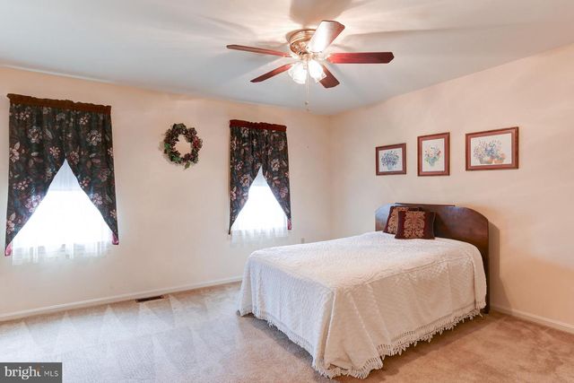 19 SHYBROOK CT, Elizabethtown, PA 17022