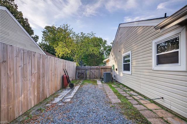 2604 Saint Regis LN, Virginia Beach, VA 23453