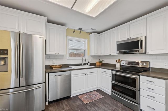 2604 Saint Regis LN, Virginia Beach, VA 23453