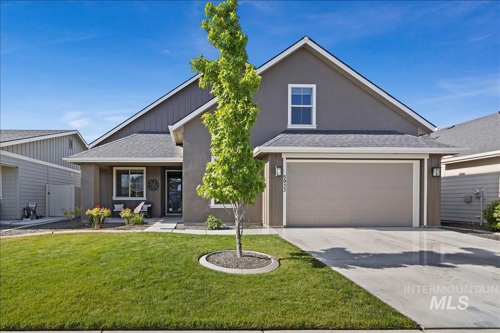 5933 W Daphne Dr, Meridian, ID 83646