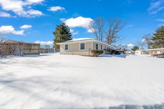 95 Lisa Ann Dr, Bellingham, MA 02019