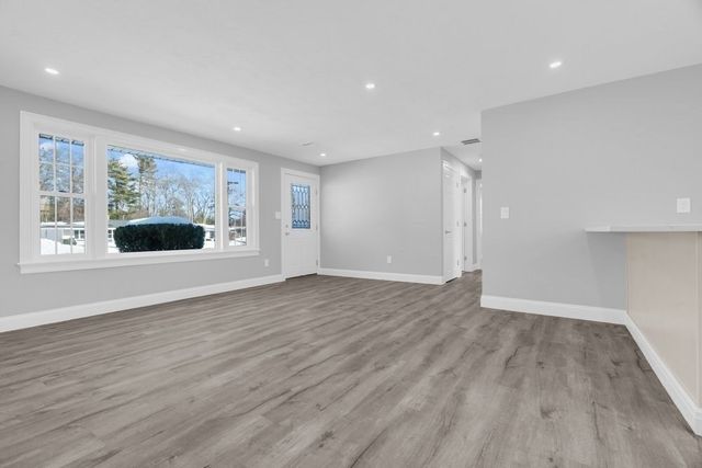 95 Lisa Ann Dr, Bellingham, MA 02019