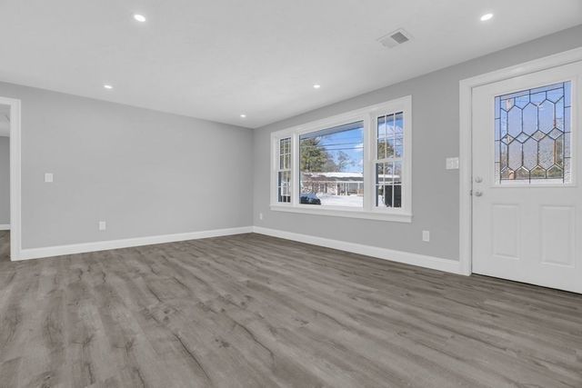 95 Lisa Ann Dr, Bellingham, MA 02019