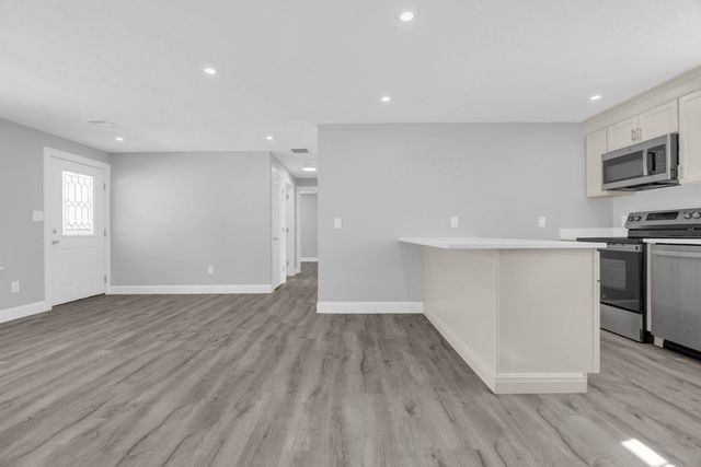 95 Lisa Ann Dr, Bellingham, MA 02019