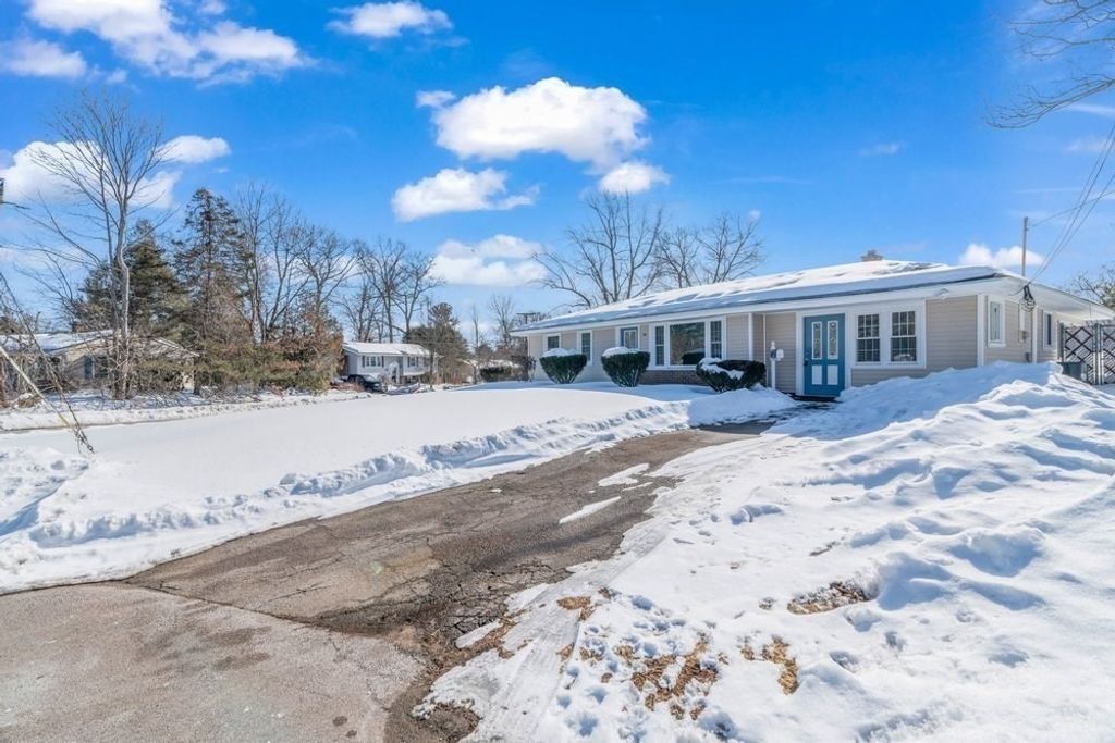 95 Lisa Ann Dr, Bellingham, MA 02019