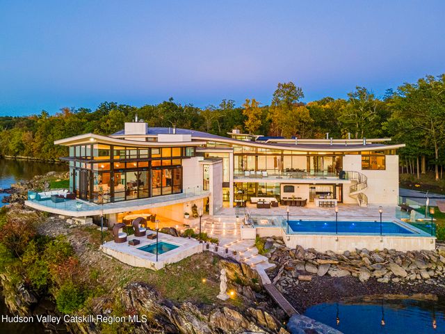 46 Ledgerock Lane, Hyde Park, NY 12538