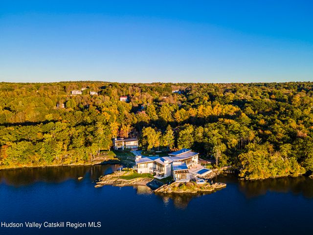 46 Ledgerock Lane, Hyde Park, NY 12538