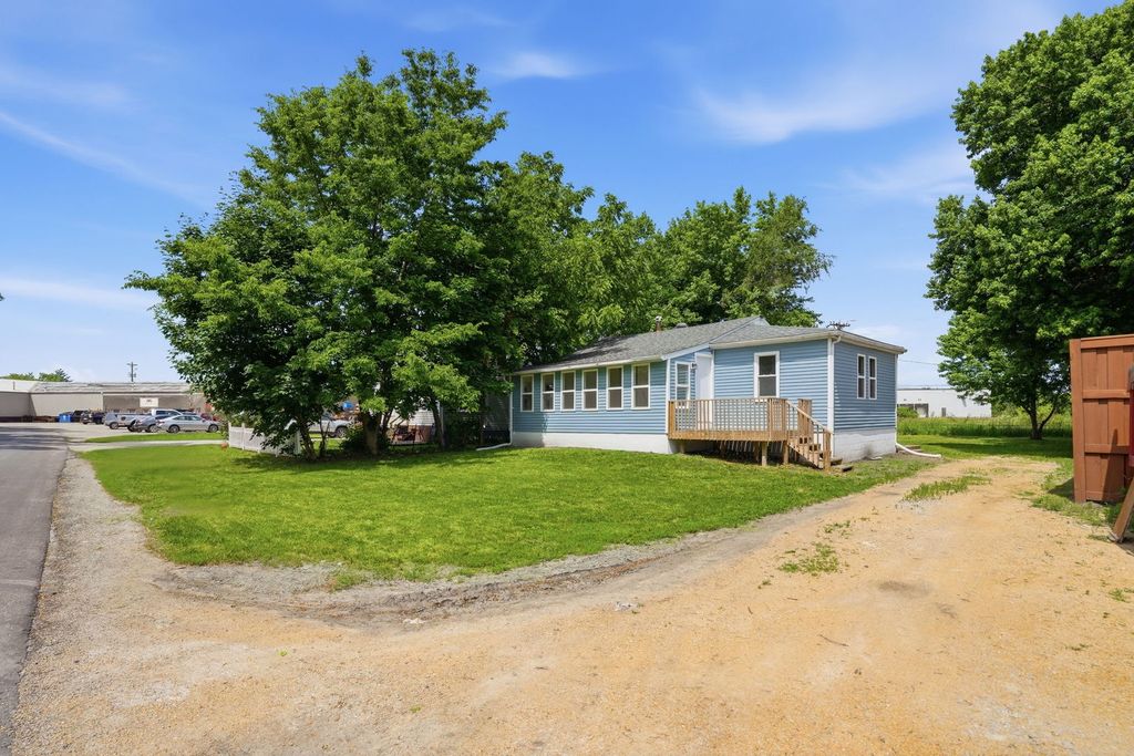 635 8th Avenue W, Milan, IL 61264