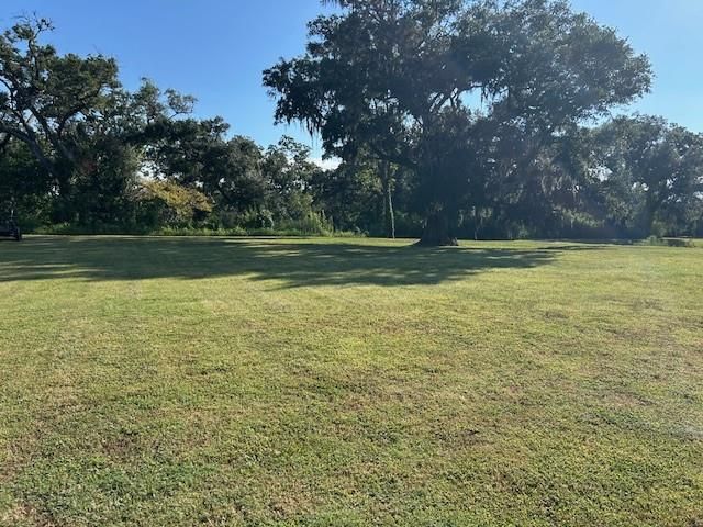 118 Creekside Lane, Lake Jackson, TX 77566