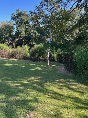 118 Creekside Lane, Lake Jackson, TX 77566