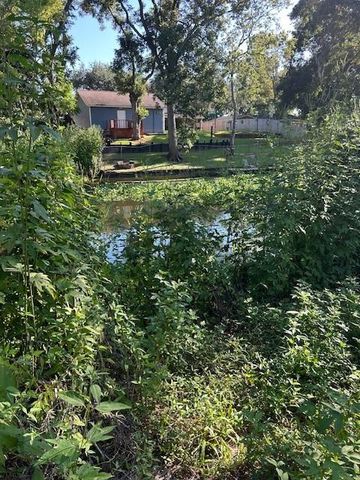 118 Creekside Lane, Lake Jackson, TX 77566