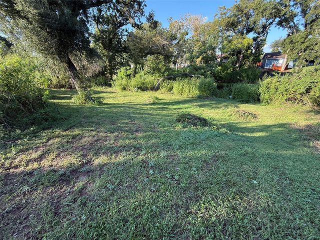 118 Creekside Lane, Lake Jackson, TX 77566