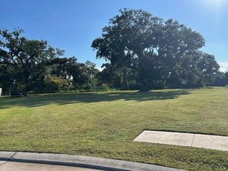 118 Creekside Lane, Lake Jackson, TX 77566